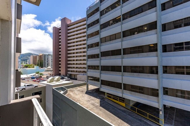 Building Photo - Coty Tower 703