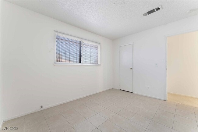 Building Photo - 1272 Lawry Ave