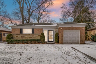 Building Photo - 302 N Lincoln Ln