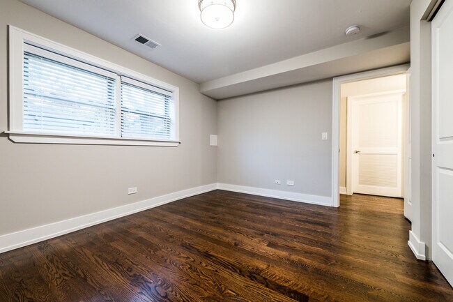 Building Photo - 3822 N Kenneth Ave