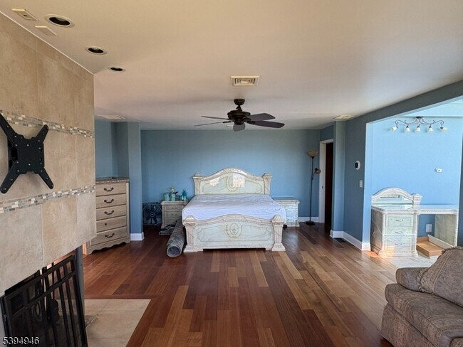 Building Photo - 4 Vista Ln