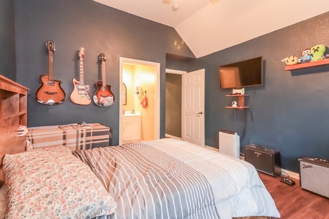 Building Photo - 4226 Meadowview Ln