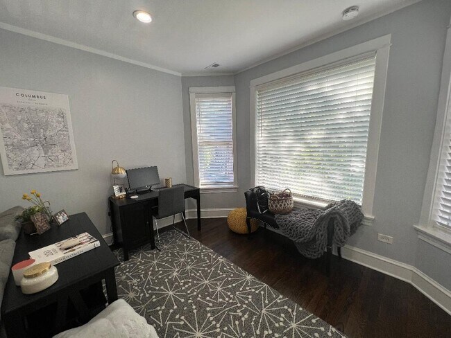 Building Photo - 3327 N Hamilton Ave