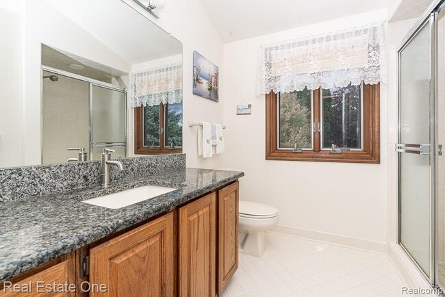 Building Photo - 1574 Devonshire Dr