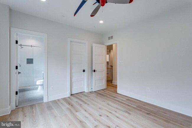 Building Photo - 5615 McLean Dr