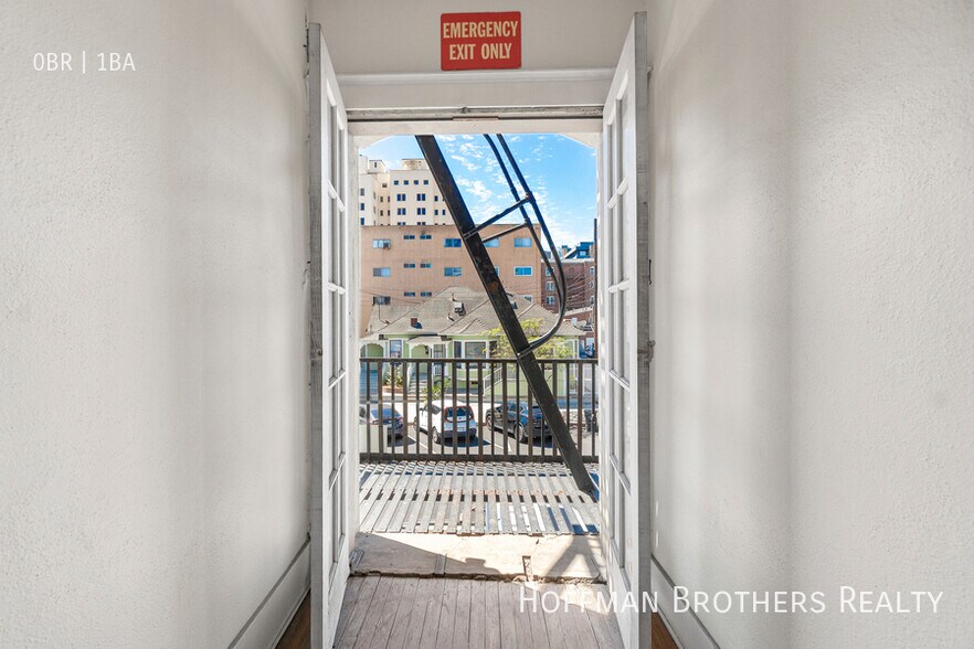 Building Photo - 323 W 4th St