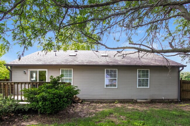 Building Photo - 7825 Jaclyn Dr