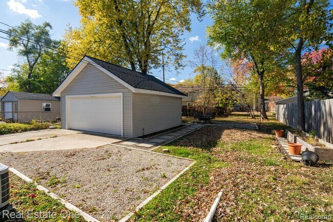 Building Photo - 2989 Cummings Ave