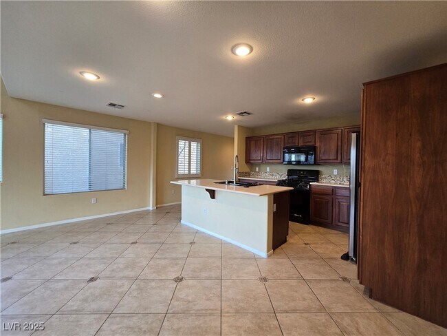 Building Photo - 4966 Tioga Pass Ave