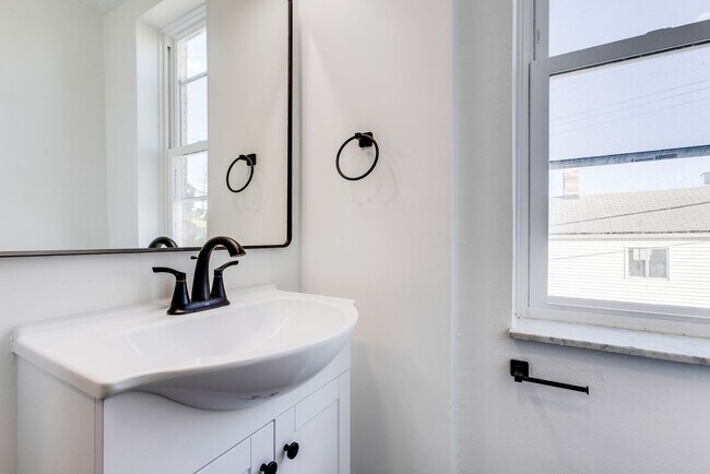 Building Photo - 2439 Arlington Ave