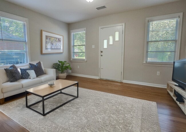 Building Photo - 599 Estridge Dr