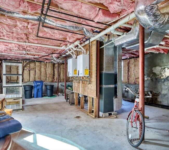 Building Photo - 32 Lagrange St