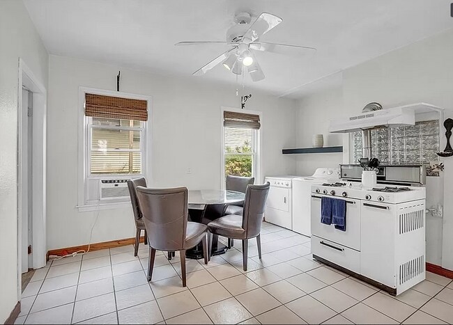 Building Photo - 62 Hamilton St