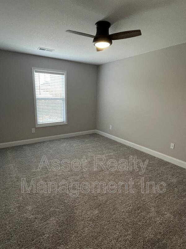 Building Photo - 338 Broadberry Ave