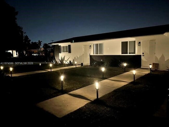 Building Photo - 1001 NE 110th St