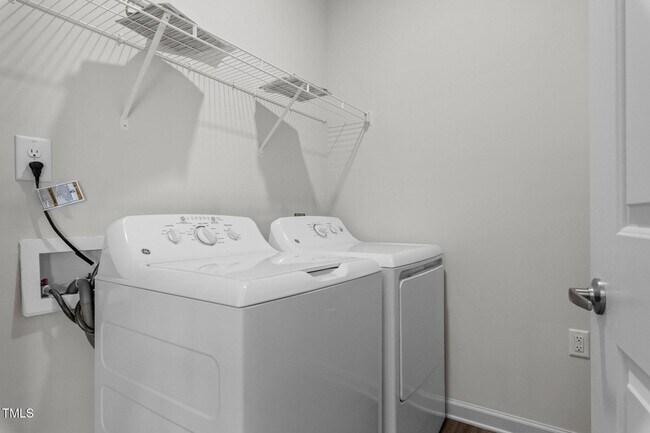 Building Photo - 170 Grove Cir