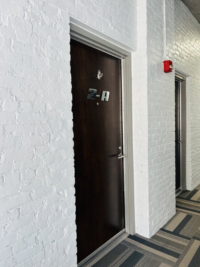 Building Photo - Downtown Living: 1 Bdrm/1 Bath Condo in Fulton Motor Lofts with reserved parking! Available Now!