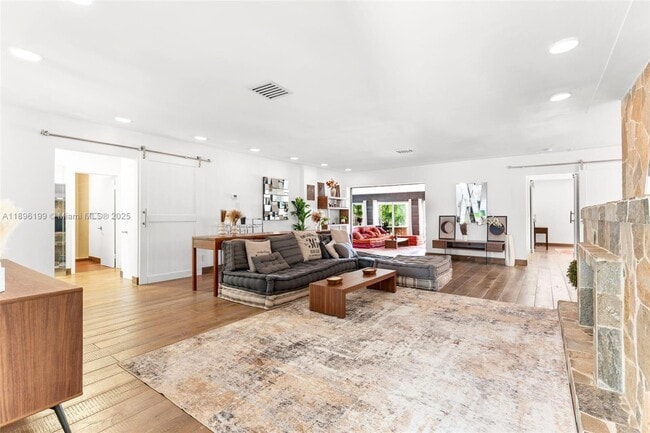 Building Photo - 8220 Hawthorne Ave