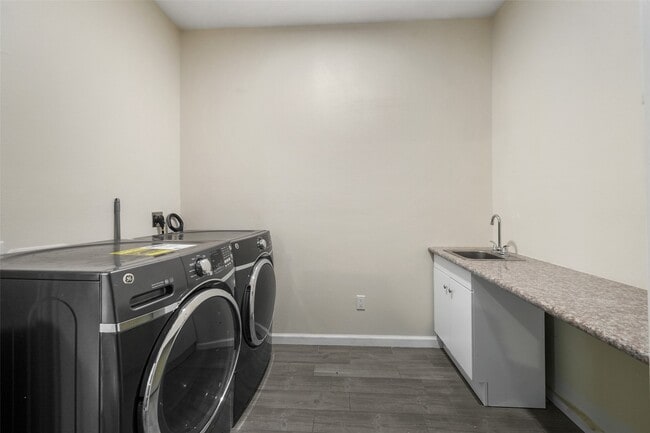 Building Photo - 16918 Glenheath St