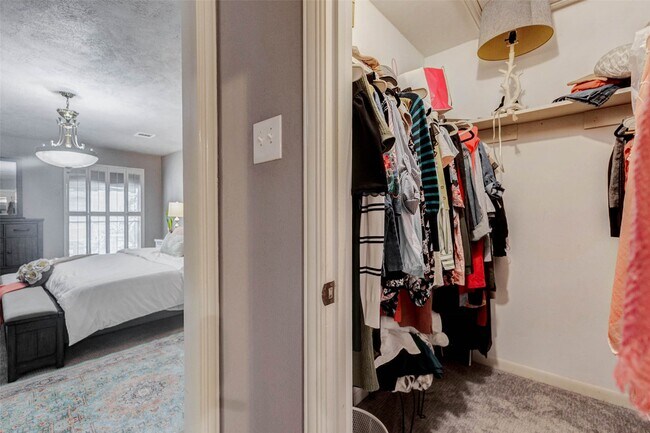 Building Photo - 202 Old Bridge Lake St