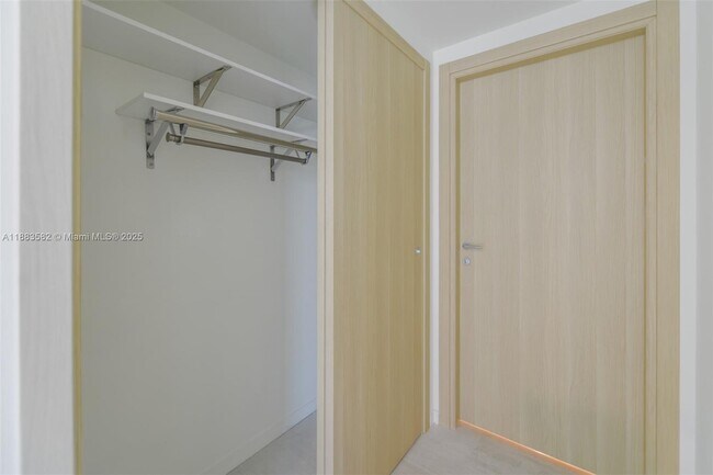 Building Photo - 1000 Brickell Plaza