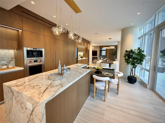 Building Photo - 18 W 53rd St