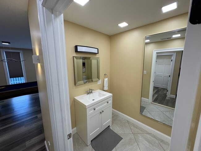 Building Photo - MOVE IN READY!!!!