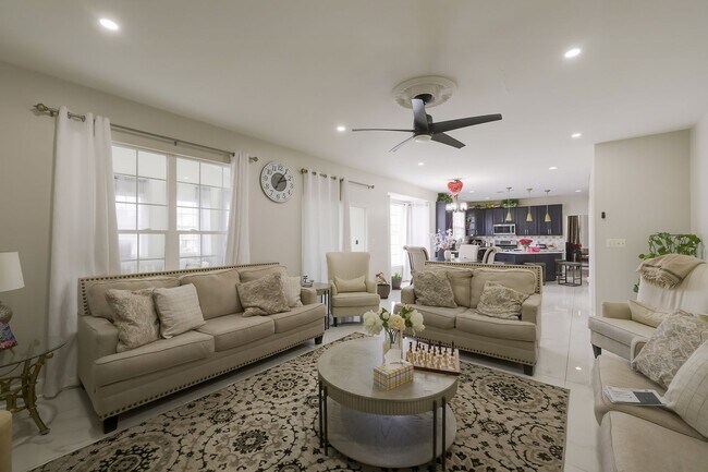 Building Photo - Luxurious Single Family Home in Emerald Farm