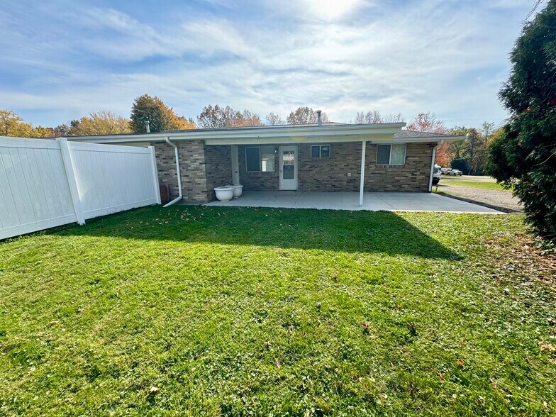 Building Photo - 7417 Rob St NW