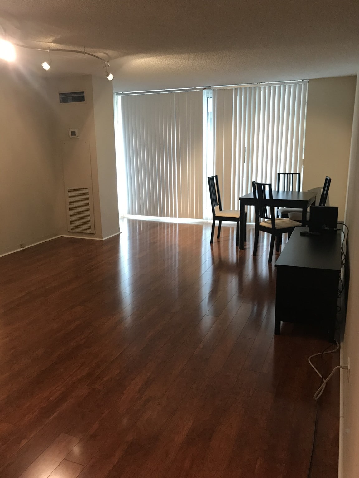 Living room - 200 N Dearborn St