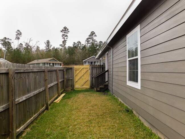 Building Photo - 155 Varsity Dr