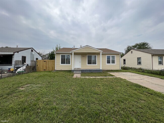 Building Photo - 3 br, 1 bath House - 1725 S Saint Clair Ave