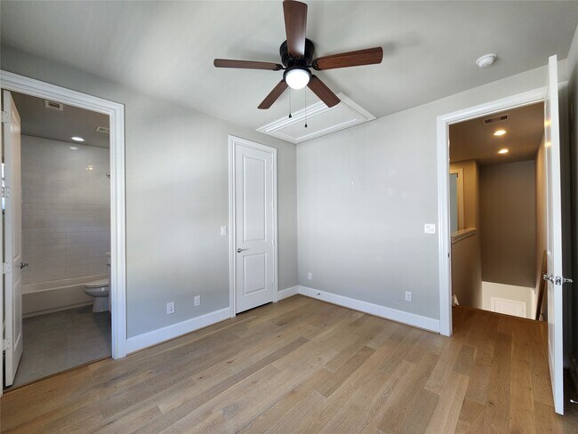 Building Photo - 2609 Cottage Grove Green Dr