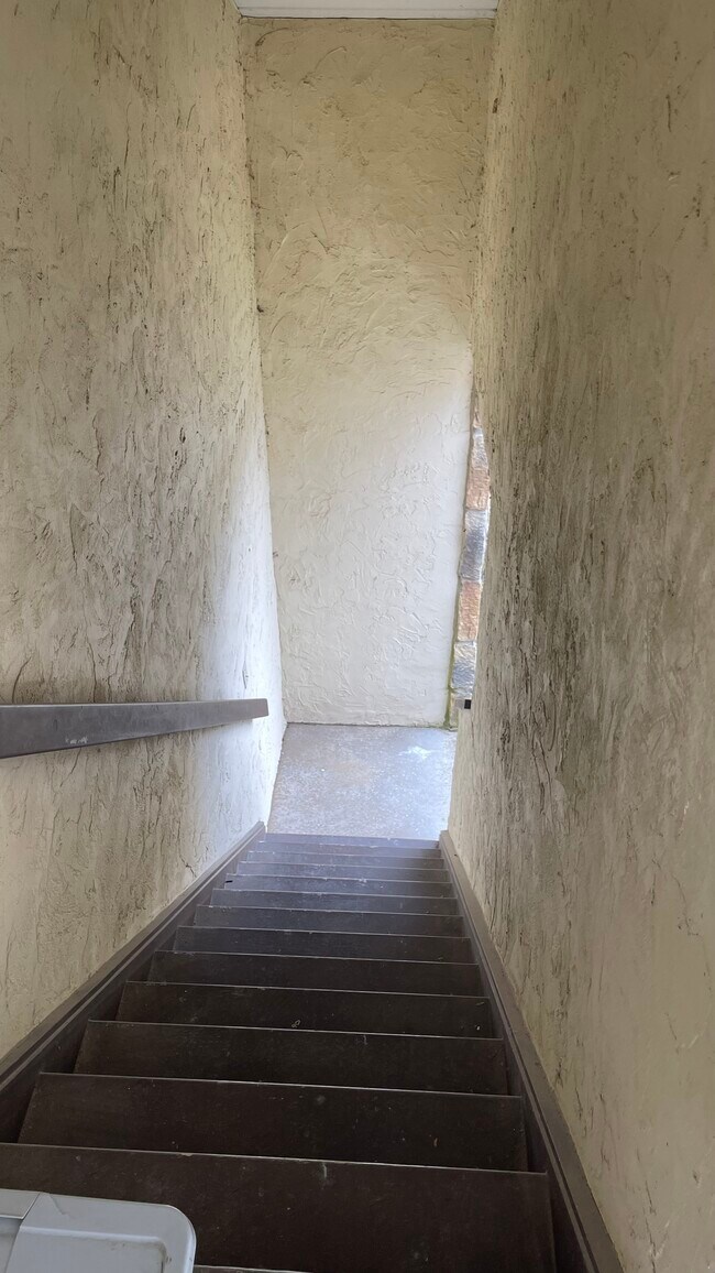 Building Photo - 280 Valley Stream Ln