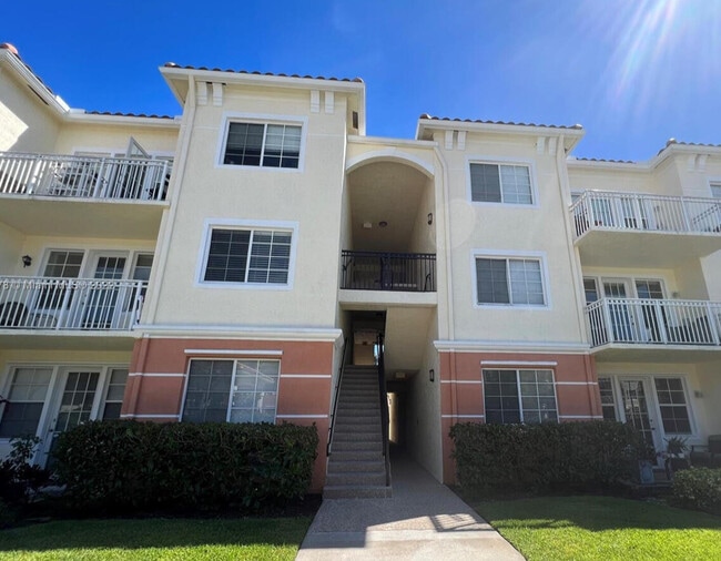 Building Photo - 9873 Baywinds Blvd