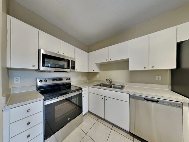 Building Photo - 8525 Quarter Horse Dr