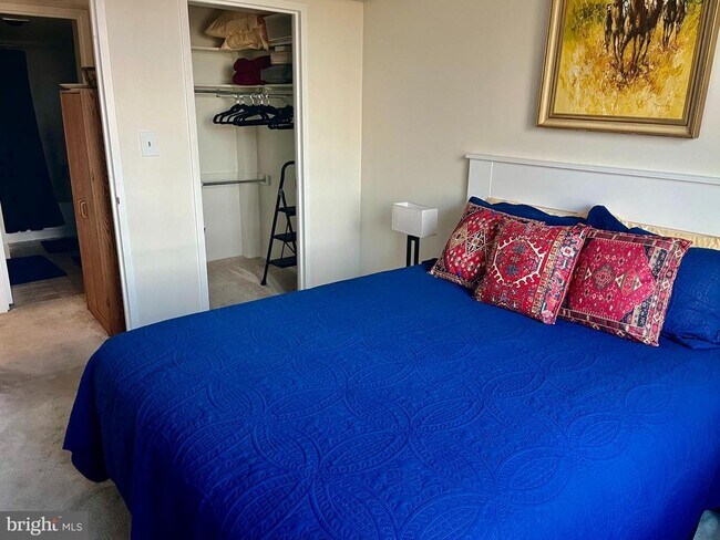 Building Photo - 1808 Old Meadow Rd