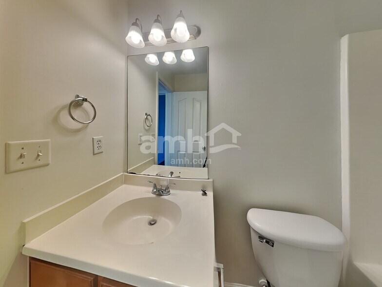 Building Photo - 32 Riverbed Dr