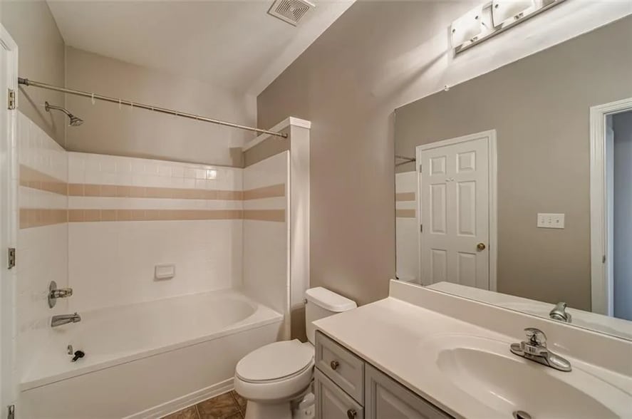 Master Bathroom - 534 Sandringham Dr