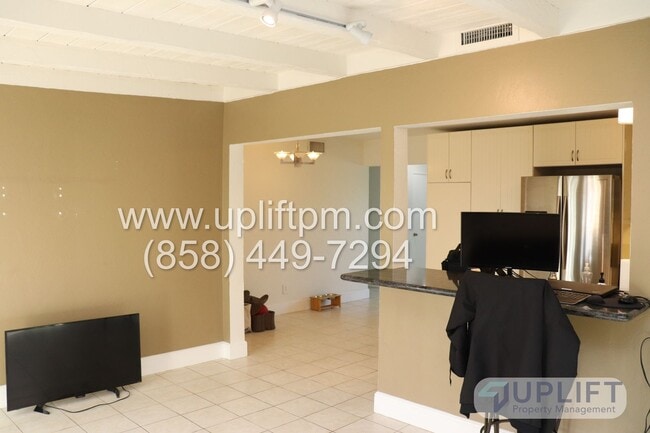 Building Photo - 4 BEDROOM/2 BATHROOM - MIRA MESA