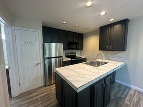 Building Photo - 2 Bed, 2.5 Bath Condo in Reno