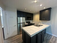 Building Photo - 2 Bed, 2.5 Bath Condo in Reno