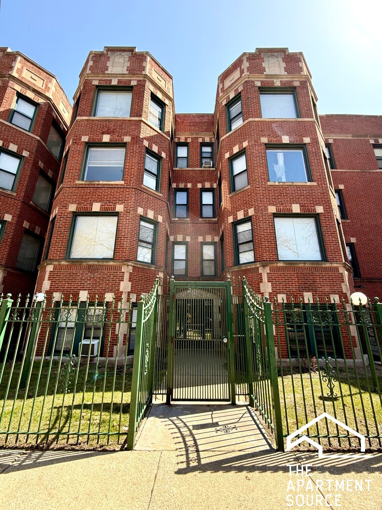 Building Photo - 6913 S Paxton Ave