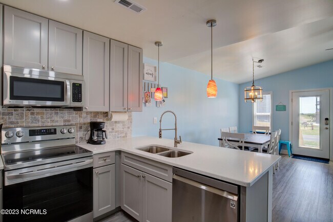 Building Photo - 1881 New River Inlet Rd