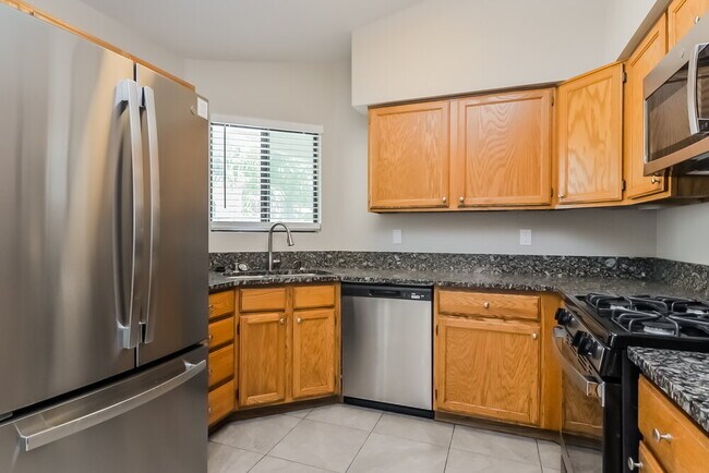 Building Photo - 2058 Waverly Cir