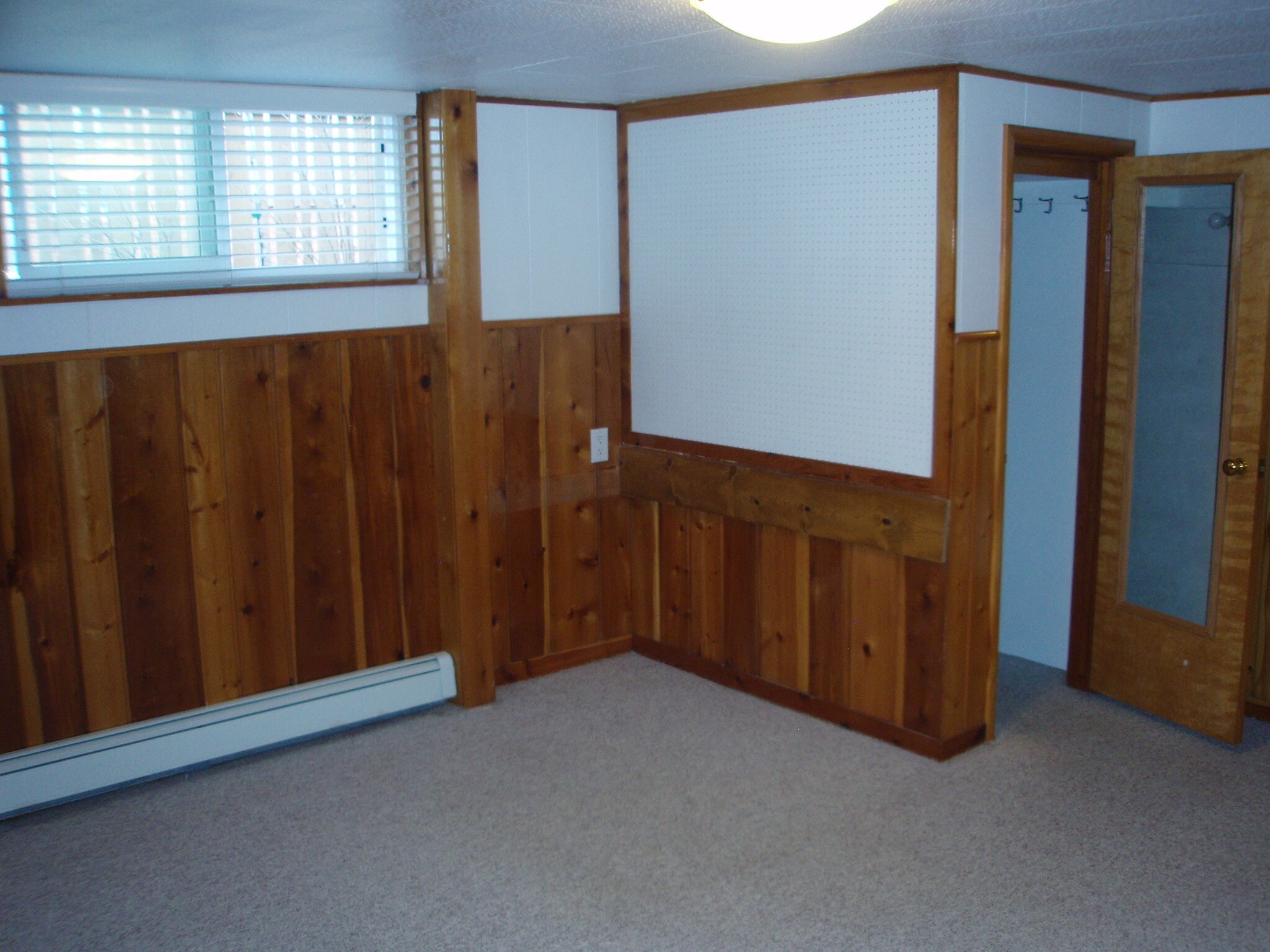 Building Photo - 2183 E Logan Ave