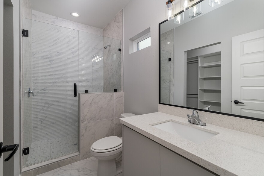 Building Photo - 1007 Hidden Hills St