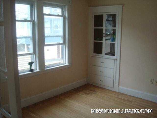 Building Photo - 2 Mission St