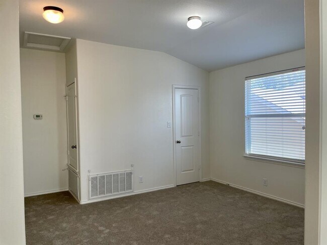 Building Photo - 8725 White Ibis Dr