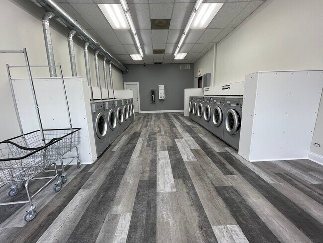 LAUNDRY ROOM - Issel Building